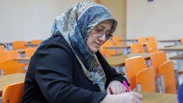 Hem &ccedil;alışıyor, hem okuyor, hem de anne! &lsquo;Sibel Abla&rsquo; herkese &ouml;rnek oldu