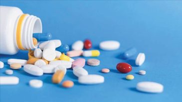 Hem doğayı hem ilacı &ouml;ld&uuml;r&uuml;yor&hellip; Mikroplastikler antibiyotik direncini d&uuml;ş&uuml;r&uuml;yor