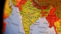 Hindistan&rsquo;da korkun&ccedil; kaza: Askeri ara&ccedil; u&ccedil;urumdan d&uuml;şt&uuml;, 10 asker hayatını kaybetti