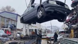 Hurdacılar Sanayi Sitesi'nde Yasa Dışı Ara&ccedil; Operasyonu: 6 İşyerine Eş Zamanlı Baskın, 65 Ara&ccedil; İncelendi, 2 G&ouml;zaltı