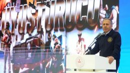 İ&ccedil;işleri Bakanı Yerlikaya, Narkotik Su&ccedil;larla M&uuml;cadele Başkanlığı ve Şube M&uuml;d&uuml;rleri ile 2025 Değerlendirmesi Yaptı