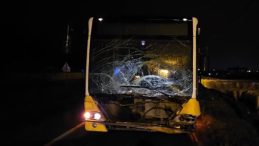 İETT Otob&uuml;s&uuml; ile Hafif Ticari Ara&ccedil; &Ccedil;arpıştı: 1 &Ouml;l&uuml;, 1 Yaralı