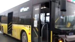 İETT Otob&uuml;s&uuml; Yağmurlu Hava Nedeniyle Bariyerlere &Ccedil;arptı