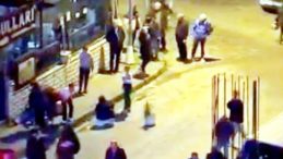 İki grup gen&ccedil; arasında "yan bakma" kavgası kanlı sonu&ccedil;landı: 17 yaşındaki gen&ccedil; yaşamını yitirdi!