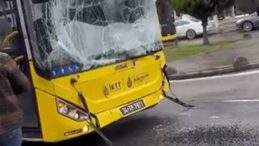 İki İETT Otob&uuml;s&uuml; &Ccedil;arpıştı: Yaralılar Var