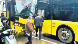 İki İETT Otob&uuml;s&uuml; Kafa Kafaya &Ccedil;arpıştı: 7 Yaralı