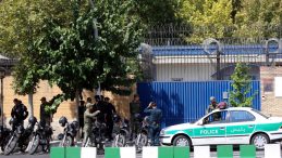 İngiltere Tahran B&uuml;y&uuml;kel&ccedil;iliğini Ge&ccedil;ici Olarak Kapatma Kararı Aldı!