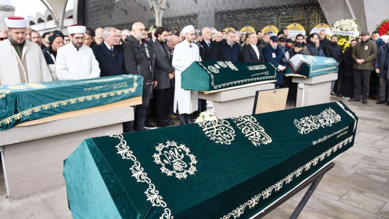 İş İnsanı Erdoğan Akbulak ve Doğa Fotoğraf&ccedil;ısı Cengizhan G&uuml;ng&ouml;r G&ouml;zyaşlarıyla Uğurlandı