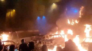 İran&rsquo;da Protesto G&ouml;sterileri Devam Ediyor, İnternet Erişimi Tamamen Kapatıldı