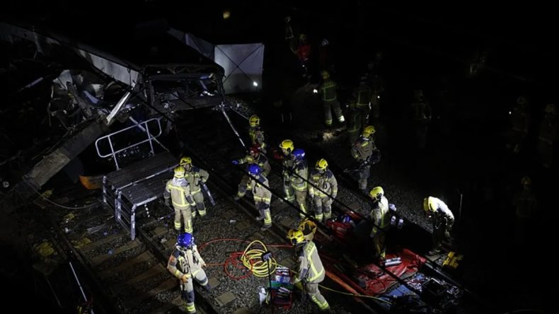 İspanya'da Yeni Bir Tren Kazası: &Ouml;l&uuml; ve Yaralılar Var