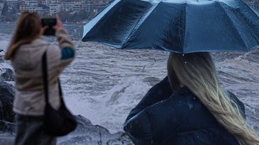 İstanbul dahil 24 ilde alarma ge&ccedil;ildi! G&uuml;&ccedil;l&uuml; fırtına yolda: 3 b&ouml;lgede sağanak yağış etkili olacak | Hava sıcaklıkları aniden değişecek: Meteoroloji il il uyardı