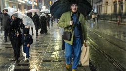 İstanbul Yağışlarla Karşı Karşıya! G&uuml;&ccedil;l&uuml; Yağmur ve R&uuml;zgar Şehri Etkiliyor