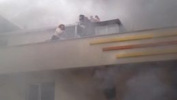 İstanbul'da 5 Katlı Binada Yangın: 8'i &Ccedil;ocuk 12 Kişi Kurtarıldı