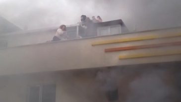 İstanbul'da 5 Katlı Binada Yangın: 8'i &Ccedil;ocuk 12 Kişi Kurtarıldı