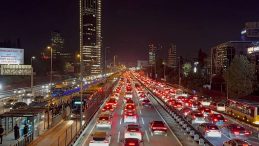 İstanbul'da Trafik &Ccedil;ilesi! Yoğunluk Y&uuml;zde 85'e Yaklaştı
