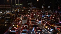 İstanbul'da Trafik Yoğunluğu Y&uuml;zde 85'e Ulaştı