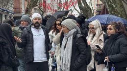 İstanbul'daki İranlılardan &Uuml;lkelerindeki Protestolara Destek