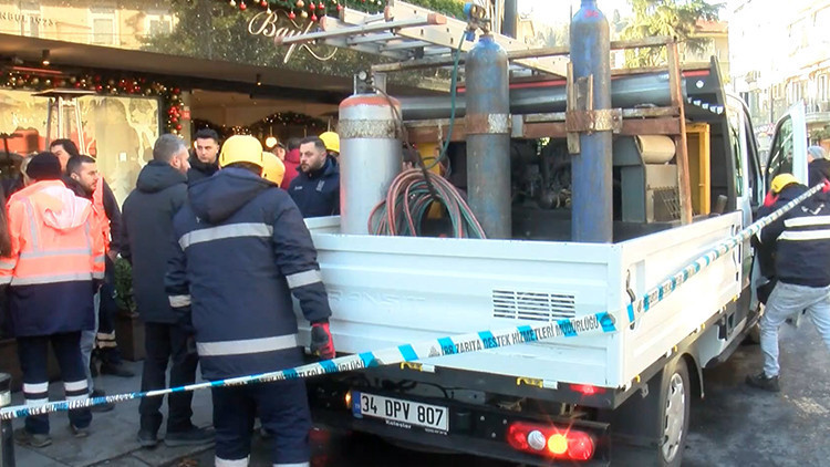 İstanbul'daki Ünlü Pastanenin Kaçak Bölümleri Yıkıldı