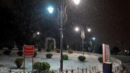 İstanbul&rsquo;da Kar Manzaraları: &Ccedil;amlıca Tepesi Beyaza B&uuml;r&uuml;nd&uuml;