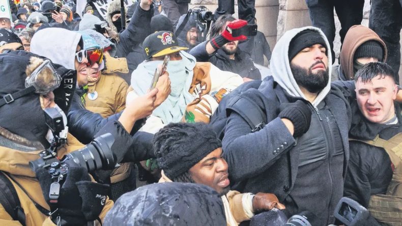 İsyan Yasası&rsquo;na Tepkiler B&uuml;y&uuml;yor