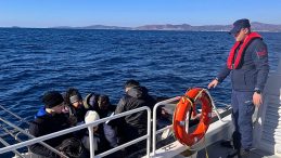 İzmir A&ccedil;ıklarında D&uuml;zensiz G&ouml;&ccedil;men Operasyonu