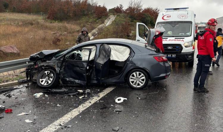 İzmir-İstanbul Otoyolu'nda Zincirleme Kaza: 1 Kişi Hayatını Kaybetti, 10 Yaralı