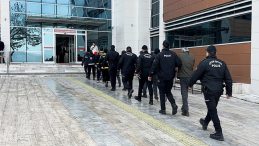 İzmir'de Fuhuş Operasyonu: 8 Ş&uuml;pheli Tutuklandı