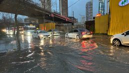 İzmir'de Kuvvetli Fırtına ve Sağanak Etkili Oldu