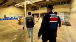 İzmir'de Uyuşturucu Operasyonu: 1 Ton 625 Kg Uyuşturucu Hap Hammaddesi Ele Ge&ccedil;irildi