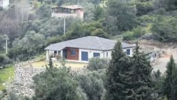 Ka&ccedil;ak Villanın B&ouml;l&uuml;mleri Yıkıldı