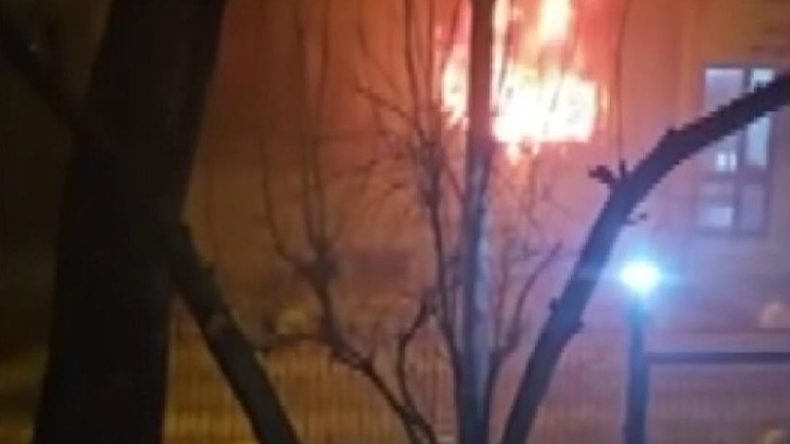 Kadık&ouml;y'de 4 Katlı Binada Yangın: 1'i Ağır 8 Yaralı