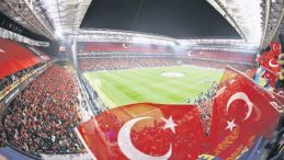 Kadık&ouml;y&rsquo;de T&uuml;rk Bayrağıyla Coşku Dolu Ş&ouml;len