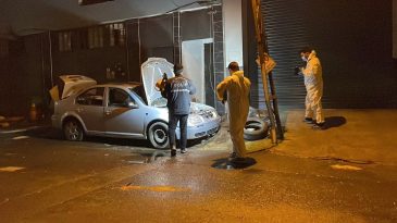 Kağıthane'de Yangın Faciası: Isınmak İ&ccedil;in Girdiği Ara&ccedil;ta Can Verdi