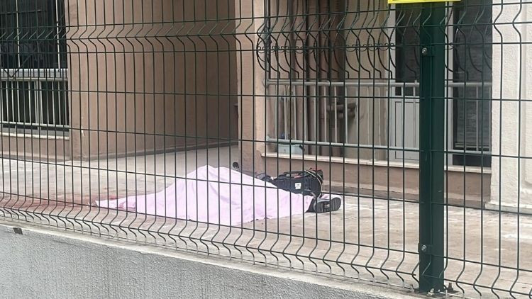 Kahreden olay&hellip; Kiralamak i&ccedil;in baktığı dairenin balkonundan d&uuml;ş&uuml;p &ouml;ld&uuml;