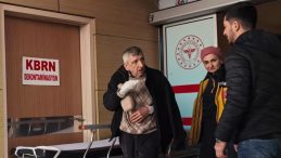 Kamyonet Kapağına Sıkışan Adamın Parmağı Koptu!