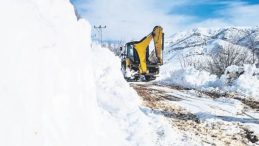 Kar Etkisini S&uuml;rd&uuml;r&uuml;yor, Ekipler Sahada