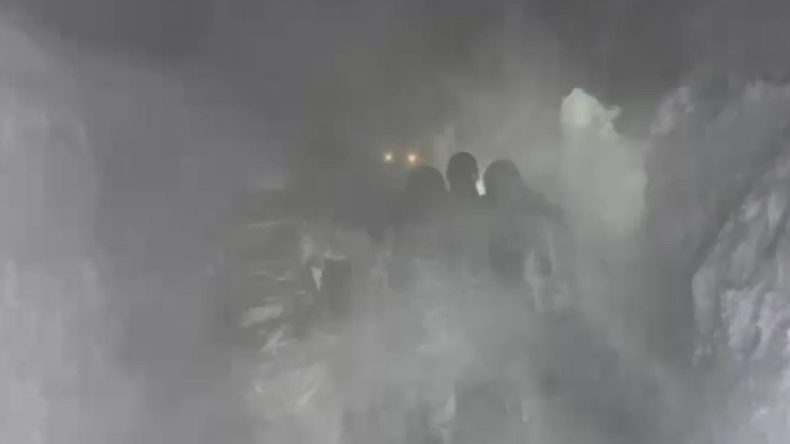 Kar Fırtınası Nedeniyle Ara&ccedil;larıyla Mahsur Kaldılar! Ekipler Hızla Seferber Oldu