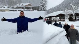 Kar kalınlığı 1 metreyi aştı! 'B&ouml;yle bir karı hi&ccedil;bir yerde bulamazsınız'