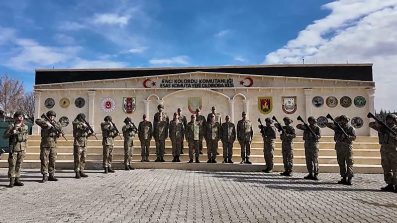 Kara Kuvvetleri Komutanı Orgeneral Tokel, Sınırda Askeri Birimleri İnceliyor