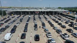 Kara Sınır Kapılarında Ge&ccedil;iş Yapan Yolcu Sayısı A&ccedil;ıklandı