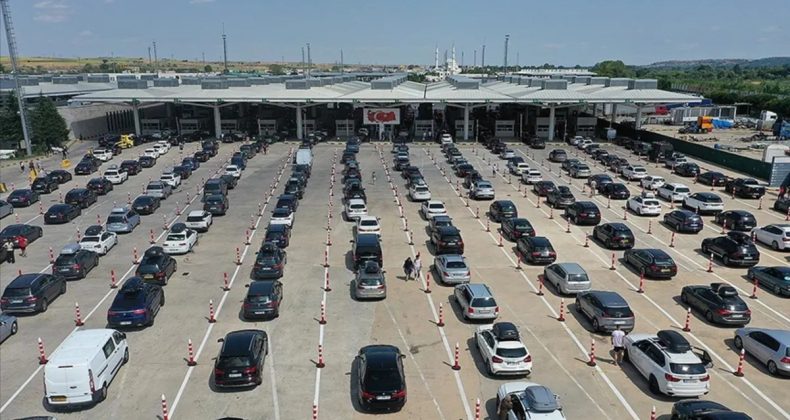 Kara Sınır Kapılarında Ge&ccedil;iş Yapan Yolcu Sayısı A&ccedil;ıklandı