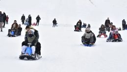 Karne Tatilinde &Ccedil;ocukların Kayak Keyfi