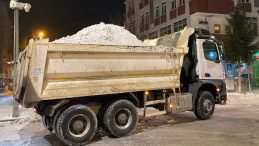 Kars&rsquo;ta 500 Kamyon Kar Şehir Dışına Taşındı