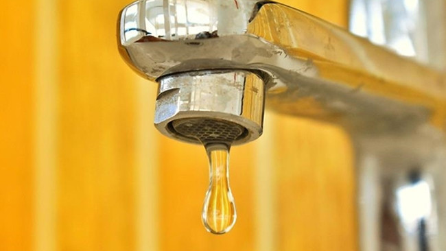 Kentte Su Sorunu: 2.5 G&uuml;nd&uuml;r Su Temin Edilemiyor! Marketlerde İ&ccedil;me Suları T&uuml;kendi