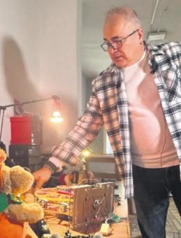 Kırık Oyuncaklara Umut Dokunuşu