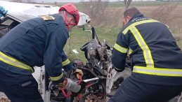 Kırklareli'nde Otomobil Kamyonla &Ccedil;arpıştı: 1 &Ouml;l&uuml;, 1 Yaralı