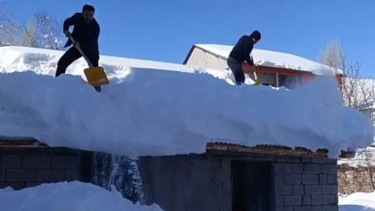 Kış Mevsimi Burada Sert Ge&ccedil;iyor: Kar Kalınlığı 2 Metreyi Ge&ccedil;ti