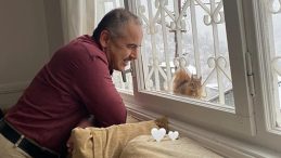 Kışı Birlikte Ge&ccedil;iriyorlar! Sincaplar Artık Bu Pencerenin M&uuml;davimi