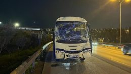 Kocaeli'de Feci Kaza: Servis Minib&uuml;s&uuml; Tıra &Ccedil;arptı! 6 Yaralı