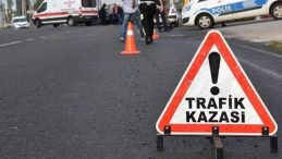 Kocaeli'de Kamyon ve Servis Minib&uuml;s&uuml; &Ccedil;arpıştı: 7 Yaralı